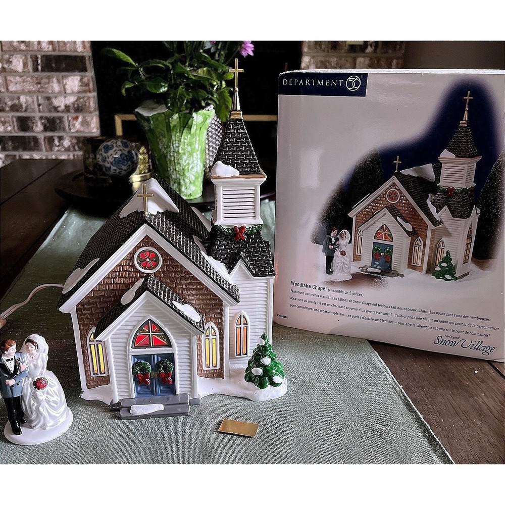 Department 56-Snow Village- Woodlake Chapel - 56-55068 w/accesories